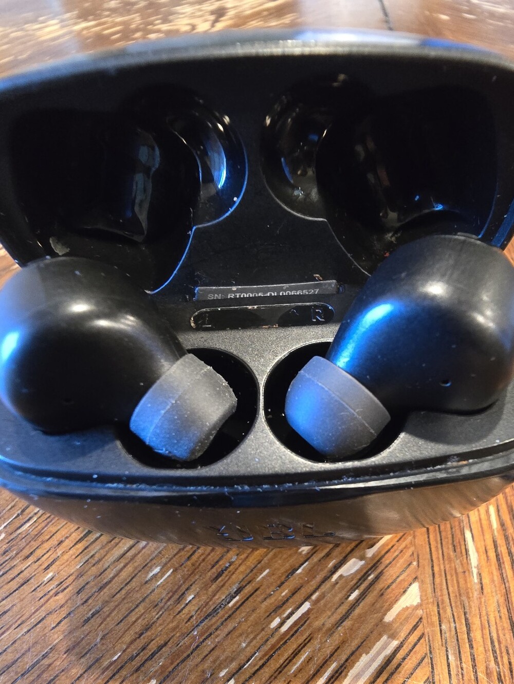 JBL Tune True Wireless Bluetooth Earbuds Black w/ Charging Case Tested - Picture 4 of 7